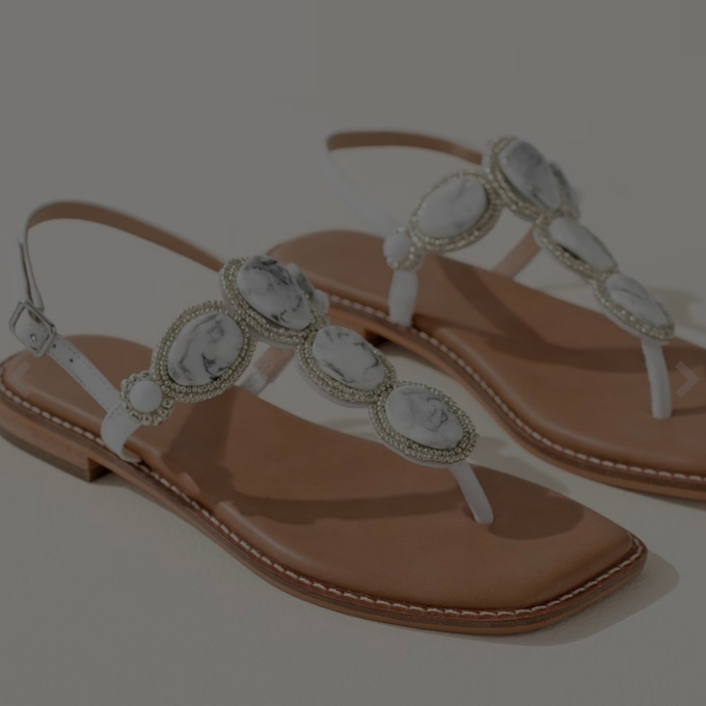 Gorgeous New White Beaded T-Strap Lambskin Leather Sandals! Size 7.5! Reg $149!♡